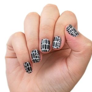 Hiss and make up color street